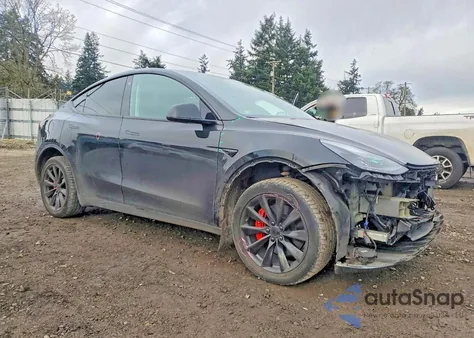 2021 Tesla Model Y z USA, uszkodzony, nr VIN 5YJYGDEF4MF268852